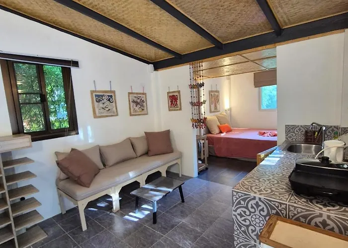 Cozy Studio In Natural Setting
